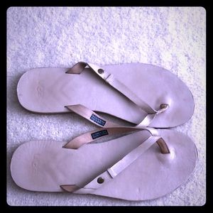 Ugg flip flops